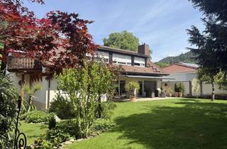 Haus kaufen in 79410 Badenweiler, Grüne Oase!Ein-Zweifamilienhaus mit traumhaftem Grundstück!Wohnen und Vermieten. Generationen us
