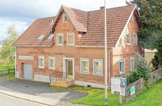 Haus kaufen in 95490 Mistelgau, Wohnhaus mit Entwicklungspotenzial, Garten und 2 Garagen in Mistelgau-Gollenbach