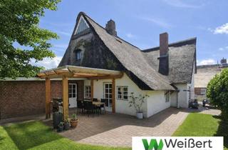 Haus kaufen in 25379 Herzhorn, Historischer Wohntraum unter Reet – 7 Zimmer, Kamin, Ausbaupotenzial und eingezäunter Garten