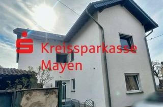 Haus kaufen in 56751 Polch, Kapitalanlage in Polch mit drei Wohneinheiten und Stellplätzen