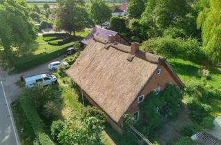 Haus kaufen in 23669 Timmendorfer Strand, Charmantes Reetdachhaus mit zusätzlichem Baugrundstück in Groß Timmendorf