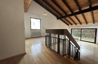 Haus kaufen in 65232 Taunusstein, Raumgefühl neu erleben: Freistehendes Split-Level-Haus