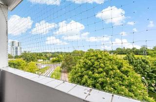 Wohnung kaufen in 06124 Südliche Neustadt, Dachgeschoss Wohnung mit Fahrstuhl und freiem Blick auf die Rennbahn in Ha-Neu!