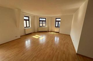 Wohnung mieten in Topfgasse, 04600 Altenburg, Großzügige 3-Zimmer-Maisonettewohnung mit Dachterrasse und Blick auf den Topfmarkt in Altenburg