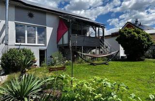 Haus kaufen in 92442 Wackersdorf, Wackersdorf / Meldau – Großzügiges Ein-/Zweifamilienhaus mit Einliegerwohnung und PV-Anlage