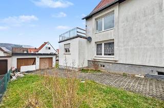 Mehrfamilienhaus kaufen in 36266 Heringen, Mehrfamilienhaus mit drei Wohneinheiten, Garagen und Ausbaupotenzial in Leimbach
