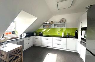Wohnung kaufen in 85435 Erding, Charmante 2-Zimmer-Dachgeschosswohnung mit Loggia in begehrter Wohnlage von Erding