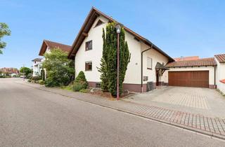 Wohnung kaufen in 76689 Karlsdorf-Neuthard, Lichtdurchflutete Dachgeschosswohnung mit Westbalkon & zusätzlichem Hobbyraum in ruhiger Lage
