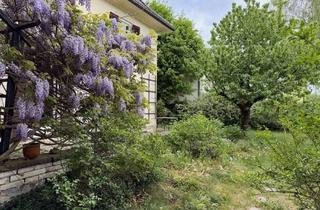 Villa kaufen in 81245 München, Villa im Dornröschenschlaf, freistehend in München-Pasing, 660 m² Grundstück, 6 Zimmer