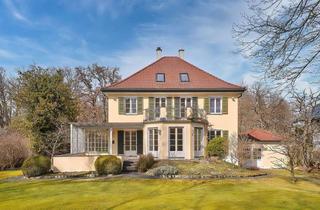 Villa kaufen in 82166 Gräfelfing, Klassische Villa von 1928 mit 6 Schlafzimmern, viel Charme und Traumgarten in unverbauter Bestlage