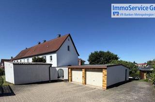 Haus kaufen in 91074 Herzogenaurach, Großzügiges Mehrgenerationenhaus mit 3 Wohnungen und 2 Garagen