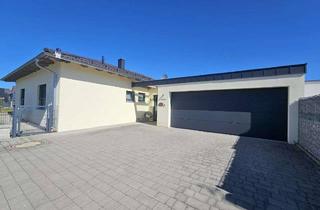 Haus kaufen in 92521 Schwarzenfeld, Moderner Bungalow mit großzügigem Garten, Doppelgarage und PV-Anlage!