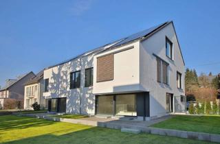 Doppelhaushälfte kaufen in 70825 Korntal-Münchingen, Ein Zuhause der Extraklasse: Doppelhaushälfte mit Villencharakter
