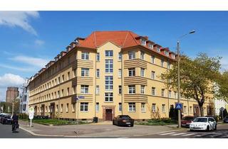 Wohnung mieten in Huttenstraße 67, 06110 Damaschkestraße, 1-Zimmerwohnung mit Tageslichtbad & Wohnküche im schönen Altbau