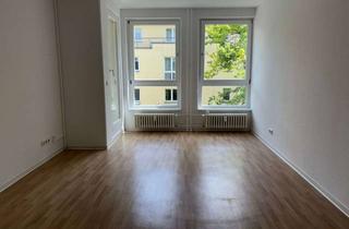 Wohnung mieten in Simon-Bolivar-Straße 21, 13055 Alt-Hohenschönhausen, Großzügige Familienwohnung mit Balkon und Aufzug!