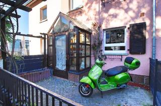 Haus kaufen in 60326 Frankfurt, Frankfurt am Main - Charmantes Reihenmittelhaus 5 ZKBB* tgl.Badezimmer* kleiner Garten* Gartenhütte* Frankfurt-Gallus