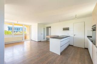 Wohnung kaufen in Carl-Orff-Bogen, 80939 München, AIGNER - Sommerbalkon & Wintergarten: Schöne, renovierte Wohnung mit Blick ins Grüne