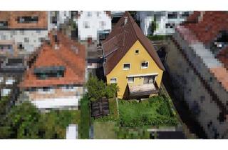 Haus kaufen in 70734 Fellbach, Fellbach - Freistehendes Wohnhaus mit kleinen Garten und Garage in zentraler Lage