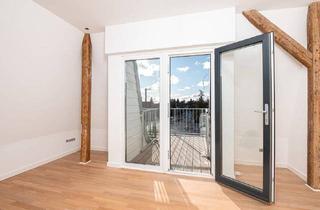 Wohnung kaufen in 12203 Berlin, Berlin - Tolles Wohnen in einer kernsanierten Dachgeschosswohnung