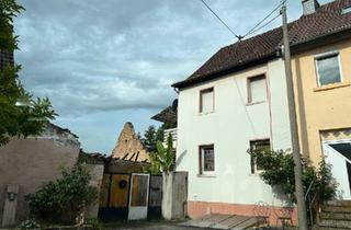 Haus kaufen in 55234 Bechtolsheim, Bechtolsheim - Wohnhaus mit großzügigen Grundstück mit viel Potenzial!