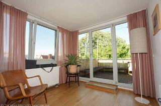 Wohnung kaufen in 50937 Sülz, Traumhafte Dachgeschoss-Maisonettewohnung mit zwei Balkonen in Köln-Sülz