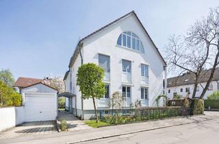 Wohnung kaufen in 81825 Trudering-Riem, Sonnendurchflutete Dachgeschosswohnung mit Balkon in bezugsfreiem Zustand