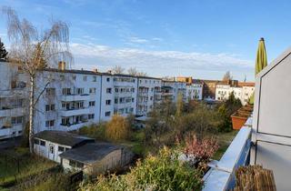 Wohnung kaufen in Dornblüthstraße, 18057 Hansaviertel, Vermietete 3-Zimmer-Dachgeschosswohnung mit Balkon, Wannenbad mit Fenster, Laminat!