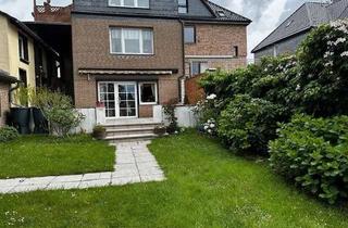 Wohnung kaufen in 44805 Bergen, Ihr grünes Zuhause: Charmante Maisonettewohnung mit eigenem Eingang und großem Gartenparadies