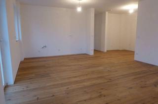 Wohnung mieten in Xaver-Rambold-Str., 84453 Mühldorf, Stilvolle, geräumige und neuwertige 2-Zimmer-Wohnung mit Balkon in Mühldorf