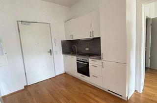 Wohnung mieten in Fritz-Erler-Straße 22, 81737 München, Helle 2-Zimmer-Erdgeschosswohnung mit Terrasse, Einbauküche