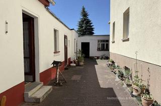 Haus kaufen in 39240 Breitenhagen, Wohnhaus mit vermieteter Einliegerwohnung Werkstatt, Nebengelass und Garten in Breitenhagen