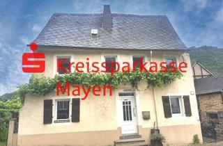 Haus kaufen in 56332 Lehmen, Historisches Wohnhaus mit Scheune und viel Potenzial