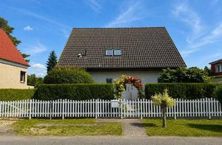 Einfamilienhaus kaufen in 13125 Karow, Natur pur in Berlin – Großzügiges Einfamilienhaus mit Einliegerwohnung, Pool und Gartenoase