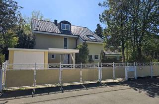 Einfamilienhaus kaufen in 70619 Riedenberg, Freistehendes Einfamilienhaus mit großem Garten in bester Lage am Eichenhain