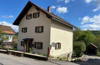 Haus kaufen in 94252 Bayerisch Eisenstein, Bayerisch Eisenstein: Viel Raum für Ideen - Wohnhaus mit Garagen, Werkstatt und Sanierungspotenzial