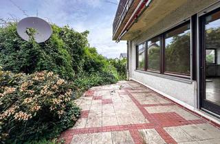Doppelhaushälfte kaufen in 91099 Poxdorf, Doppelhaushälfte mit Balkon, Garten und umfassendem Modernisierungsbedarf