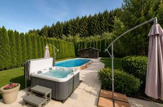 Haus kaufen in 88486 Kirchberg, Wohnen und genießen - großzügiger Bungalow mit Pool, Whirlpool und traumhafter Waldrandlage