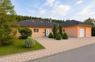 Haus kaufen in 88486 Kirchberg, Wohnen und genießen - großzügiger Bungalow mit Pool, Whirlpool und traumhafter Waldrandlage