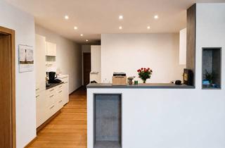 Wohnung kaufen in 94535 Eging am See, Einziehen und wohlfühlen: Möblierte Eigentumswohnung mit Terrasse, Carport und genehmigtem Außenkami