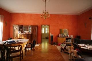 Haus kaufen in 01445 Radebeul, Großzügiges 2 Familien Wohnhaus mit Keller, Garage und Garten