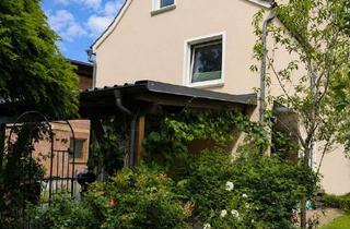 Doppelhaushälfte kaufen in 95349 Thurnau, Modernisierte Doppelhaushälfte mit liebevollem Garten, Bachzugang und Doppelgarage in Hutschdorf