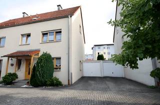 Haus kaufen in 91154 Roth, Einziehen & Wohlfühlen + Gepfl. DHH m. Garten + ca. 111 m² Wfl. + Ausbaupotenzial (DG) + Garage