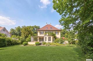 Villa kaufen in 82166 Gräfelfing, Klassische Villa von 1928 mit 6 Schlafzimmern, viel Charme und Traumgarten in unverbauter Bestlage
