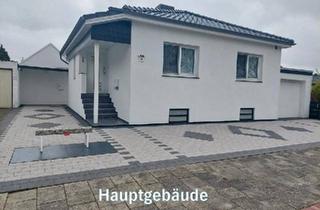 Haus kaufen in 27576 Bremerhaven, Bremerhaven - Zwei freistehende Einfamilienhäuser in Buschkämpen, privat