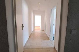 Wohnung kaufen in 06686 Lützen, Lützen - Schöne 2 Raumwohnung mit Stellplatz im Zentrum von Hohenmölsen