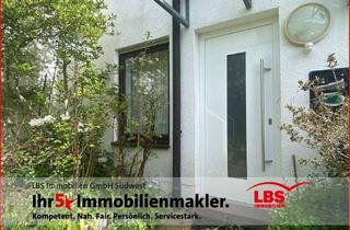 Wohnung kaufen in 78713 Schramberg, Wohnen mit Aussicht - helle 2,5 Zimmer-Wohnung mit Südwest-Terrasse und Garage