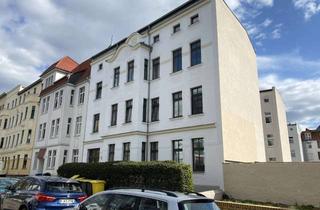 Wohnung mieten in Wilhelm-Külz-Straße 13, 39108 Stadtfeld Ost, Helle 2-Zimmer-Altbauwohnung mit Balkon in bester Lage von Stadtfeld Ost!