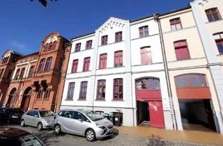 Wohnung mieten in 19053 Feldstadt, Geräumige 3 Zimmer-Wohnung mit Dielen und Balkon am Platz der Jugend zu mieten!