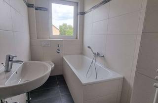 Wohnung mieten in Bertolt-Brecht-Str. 27, 39218 Schönebeck, Schöne 3-Zimmer-Wohnung mit modernisiertem Bad