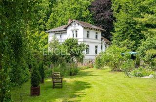 Villa kaufen in 24640 Schmalfeld, Historische Villa auf Parkgrundstück mit eigenem See